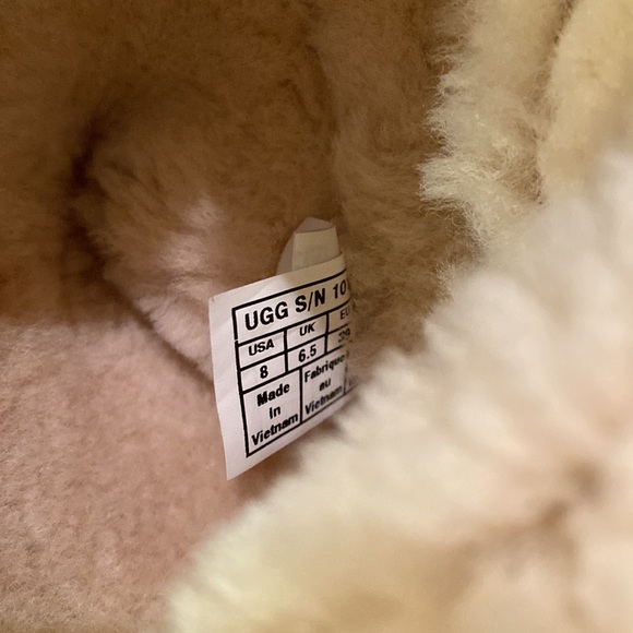 Ugg Chestnut Amie Boots - Picture 7 of 8